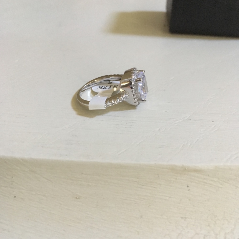 Sterling Silver 3 Carat Cubic Zirconia Ring - Picture 4 of 5